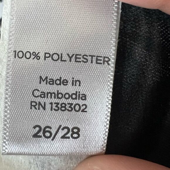 Avenue Black/White 3/4 Flutter Sleeve Floral V-Neck Blouse Size 26/28 - Picture 8 of 9